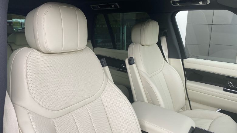 Land Rover Range Rover 3.0 D300 Edition 4dr Auto Diesel Estate